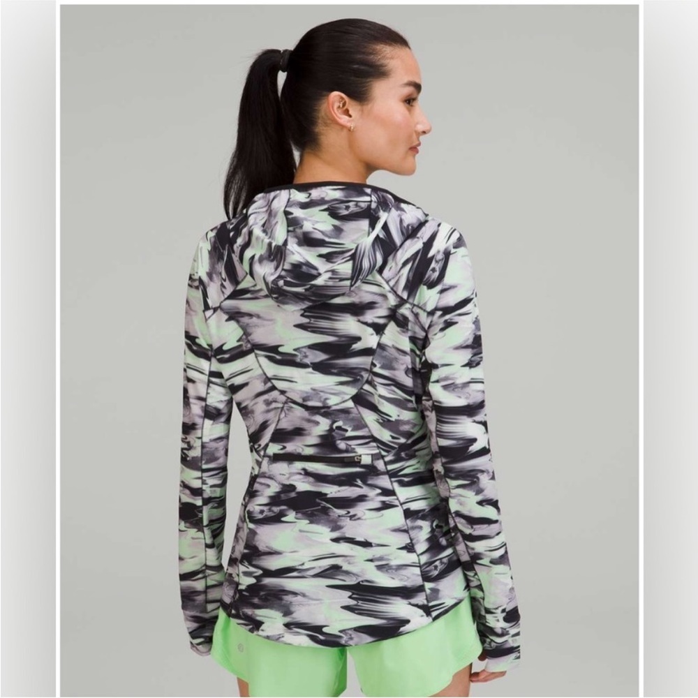 Lululemon Mist Over Windbreaker in Paint Glide Multi Size 4 - Picture 3 of 10